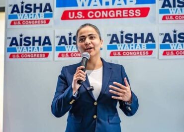 Ооган тектүү америкалык Айша Вахаб АКШны Ооганстан менен дипломатиялык мамилелерди сактоого чакырды.
