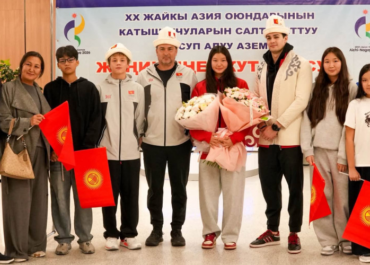 Пловцы сборной Кыргызстана вернулись с XX Азиатских игр
