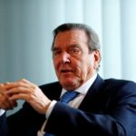 Штегнер выступил в защиту Шредера после его визита в Москву